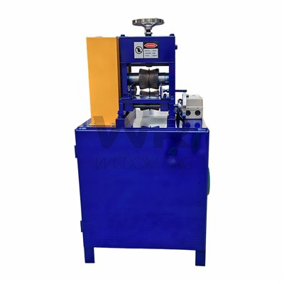 Machine à dénuder les câbles automatique